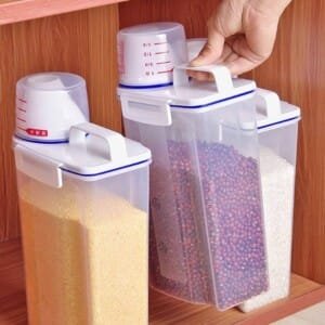 Food Storage Container with Measuring Cup | حافظة طعام مع كوب قياس